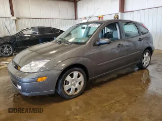 2002 Ford Focus ZX5 z VIN 3FAFP37352R180981, wystawiony jako Copart lot #55856125 z przebiegiem 59 785 mil mil oraz Szkoda całkowita • Salvage title. Historia ofert i sprzedaży dostępna na DreamBid. Obrazek 1.