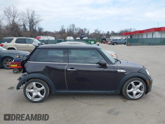2013 MINI Hardtop S z VIN WMWSV3C51DT393480, wystawiony jako IAAI lot #41875837 z przebiegiem 117 157 mil mil oraz . Historia ofert i sprzedaży dostępna na DreamBid. Obrazek 13.