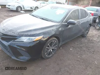 2020 Toyota Camry SE z VIN 4T1G11AK3LU945597, wystawiony jako IAAI lot #41292468 z przebiegiem 116 763 mil mil oraz . Historia ofert i sprzedaży dostępna na DreamBid. Obrazek 18.