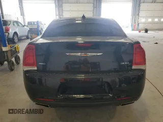 2018 Chrysler 300 S z VIN 2C3CCAGG7JH141811, wystawiony jako Copart lot #53568055 z przebiegiem 140 220 mil mil oraz Szkoda całkowita • Salvage title. Historia ofert i sprzedaży dostępna na DreamBid. Obrazek 6.