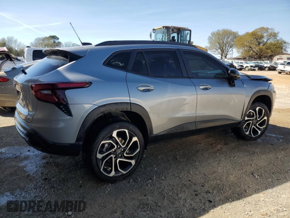 2024 Chevrolet Trax 2RS with VIN KL77LJE20RC126048, listed as a Copart auction lot 50442625 with 23,819 mi miles and Salvage Title. Bid and sale history available at DreamBid. Image 3.