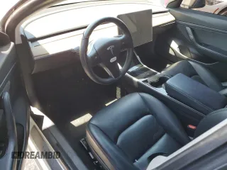 2020 Tesla Model 3 Standard Range Plus z VIN 5YJ3E1EA3LF632566, wystawiony jako Copart lot #56416625 z przebiegiem Nie podano mil oraz Nie do naprawy • Non repairable. Historia ofert i sprzedaży dostępna na DreamBid. Obrazek 8.