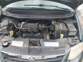 2005 Chrysler Town & Country Touring with VIN 2C4GP54L75R429550, listed as a IAAI auction lot 41947692 with 219,368 mi miles. Bid and sale history available at carsss.com. Image 10.