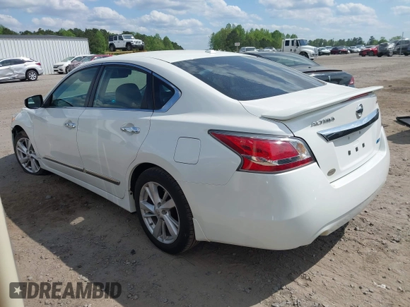 2014 Nissan Altima 2.5 S with VIN 1N4AL3AP5EC170567, listed as a IAAI auction lot 42011327 with 211,747 mi miles. Bid and sale history available at carsss.com. Image 3.