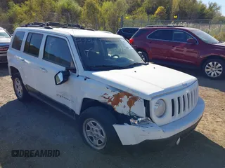 2016 Jeep Patriot Sport SE z VIN 1C4NJPBA8GD575435, wystawiony jako IAAI lot #40553382 z przebiegiem 187 685 mil mil oraz . Historia ofert i sprzedaży dostępna na DreamBid. Obrazek 1.