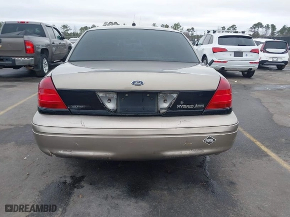 2009 Ford Police Interceptor with VIN 2FAHP71V39X123653, listed as a IAAI auction lot 41538732 with 306,400 mi miles. Bid and sale history available at carsss.com. Image 16.