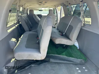 2014 Ford Econoline Passenger XL z VIN 1FBSS3BL8EDA99831, wystawiony jako Copart lot #45062605 z przebiegiem 121 006 mil mil oraz Szkoda całkowita • Salvage title. Historia ofert i sprzedaży dostępna na DreamBid. Obrazek 10.