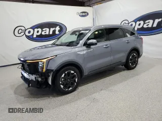 2024 Kia Sorento S z VIN 5XYRL4JC4RG257605, wystawiony jako Copart lot #56422215 z przebiegiem 24 422 mil mil oraz Czysty tytuł • Clean title. Historia ofert i sprzedaży dostępna na DreamBid. Obrazek 1.