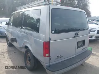 2000 Chevrolet Astro z VIN 1GNDM19W1YB219270, wystawiony jako IAAI lot #42053149 z przebiegiem 202 254 mil mil oraz . Historia ofert i sprzedaży dostępna na DreamBid. Obrazek 3.