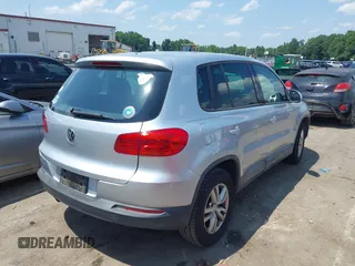 2013 Volkswagen Tiguan SE z VIN WVGAV3AX4DW579821, wystawiony jako IAAI lot #42495336 z przebiegiem 139 595 mil mil oraz . Historia ofert i sprzedaży dostępna na DreamBid. Obrazek 4.