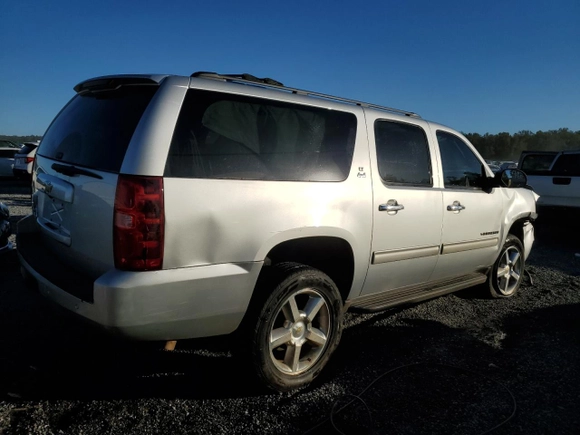 2014 Chevrolet Suburban LT with VIN 1GNSKJE76ER208747, listed as a Copart auction lot 74501524 with 196,971 mi miles and Salvage Title. Bid and sale history available at carsss.com. Image 3.