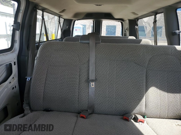 2015 Chevrolet Express Passenger LT с VIN 1GAZG1FG4F1146801, выставлен на аукционе Copart как лот 53570305 с пробегом 144 481 миль миль и Списание • Salvage title. История ставок и продаж доступна на DreamBid. Изображение 10.