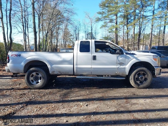 2015 Ford Super Duty F-250 SRW XLT with VIN 1FT7X2BT2FED37097, listed as a IAAI auction lot 41084977 with 224,317 mi miles. Bid and sale history available at carsss.com. Image 14.
