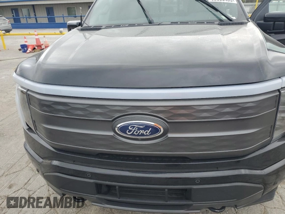 2023 Ford F-150 Lightning Pro z VIN 1FTVW1EV4PWG12935, wystawiony jako Copart lot #52685485 z przebiegiem Nie podano mil oraz Szkody całkowita. Historia ofert i sprzedaży dostępna na DreamBid. Obrazek 11.