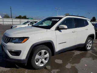 2018 Jeep Compass Latitude z VIN 3C4NJDBB8JT245898, wystawiony jako Copart lot #54578425 z przebiegiem 115 236 mil mil oraz Szkody całkowita. Historia ofert i sprzedaży dostępna na DreamBid. Obrazek 1.