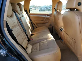2010 Porsche Cayenne z VIN WP1AA2AP2ALA12030, wystawiony jako Copart lot #48669465 z przebiegiem 117 968 mil mil oraz Tytuł czysty. Historia ofert i sprzedaży dostępna na DreamBid. Obrazek 11.