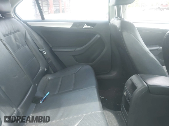 2013 Volkswagen Jetta SE z VIN 3VWDP7AJ2DM407640, wystawiony jako IAAI lot #42589327 z przebiegiem 171 134 mil mil oraz . Historia ofert i sprzedaży dostępna na DreamBid. Obrazek 8.