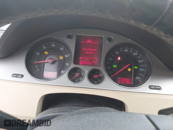 2008 Volkswagen Passat Komfort z VIN WVWLK73C98E161130, wystawiony jako IAAI lot #41498361 z przebiegiem 102 621 mil mil oraz . Historia ofert i sprzedaży dostępna na DreamBid. Obrazek 7.