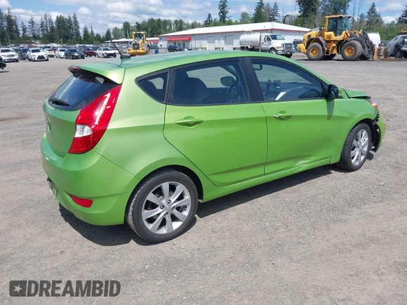 2013 Hyundai Accent SE z VIN KMHCU5AE4DU115896, wystawiony jako IAAI lot #42322656 z przebiegiem 92 391 mil mil oraz . Historia ofert i sprzedaży dostępna na DreamBid. Obrazek 4.