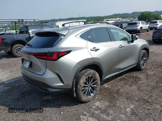 2024 Lexus NX 350h Premium z VIN 2T2GKCEZ6RC019104, wystawiony jako IAAI lot #42475819 z przebiegiem 15 870 mil mil oraz . Historia ofert i sprzedaży dostępna na DreamBid. Obrazek 4.
