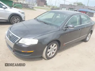 2006 Volkswagen Passat Value Edition z VIN WVWAK73C36P093366, wystawiony jako IAAI lot #42425785 z przebiegiem 53 125 mil mil oraz . Historia ofert i sprzedaży dostępna na DreamBid. Obrazek 2.