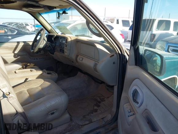 1997 GMC Yukon with VIN 1GKEK13R1VJ723409, listed as a IAAI auction lot 41512184 with 235,988 mi miles. Bid and sale history available at carsss.com. Image 5.