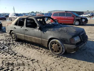 1995 Mercedes-Benz E Class with VIN WDBEB31E0SC186151, listed as a Copart auction lot 57270194 with 0 mi miles and Non Repairable. Bid and sale history available at carsss.com. Image 4.