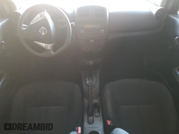 2016 Nissan Versa S z VIN 3N1CN7AP6GL884240, wystawiony jako Copart lot #63071695 z przebiegiem 48 761 mil mil oraz Czysty tytuł • Clean title. Historia ofert i sprzedaży dostępna na DreamBid. Obrazek 8.