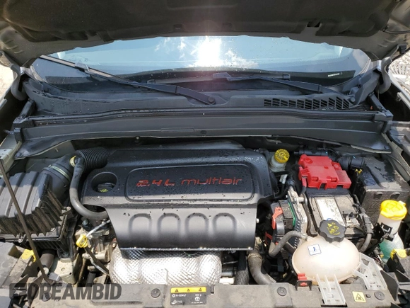 2020 Jeep Renegade Latitude z VIN ZACNJABB7LPL31497, wystawiony jako Copart lot #59149995 z przebiegiem 45 396 mil mil oraz Szkoda całkowita • Salvage title. Historia ofert i sprzedaży dostępna na DreamBid. Obrazek 12.