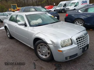 2006 Chrysler 300 Touring with VIN 2C3KA53G66H532518, listed as a IAAI auction lot 41356230 with 203,605 mi miles. Bid and sale history available at carsss.com. Image 1.
