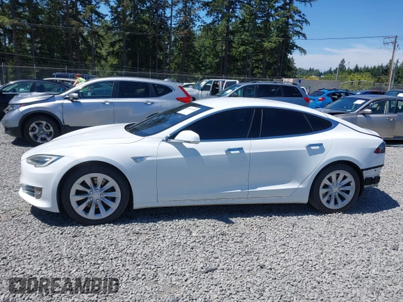 2016 Tesla Model S 90D z VIN 5YJSA1E29GF160332, wystawiony jako IAAI lot #42593749 z przebiegiem 92 702 mil mil oraz . Historia ofert i sprzedaży dostępna na DreamBid. Obrazek 15.