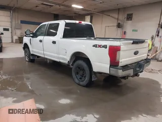 2018 Ford Super Duty F-250 SRW XL with VIN 1FT7W2B62JEB55938, listed as a IAAI auction lot 41236499 with 276,458 mi miles. Bid and sale history available at carsss.com. Image 3.