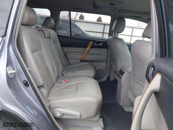 2008 Toyota Highlander Hybrid Limited with VIN JTEEW44A282022558, listed as a IAAI auction lot 41835632 with 161,896 mi miles. Bid and sale history available at carsss.com. Image 8.