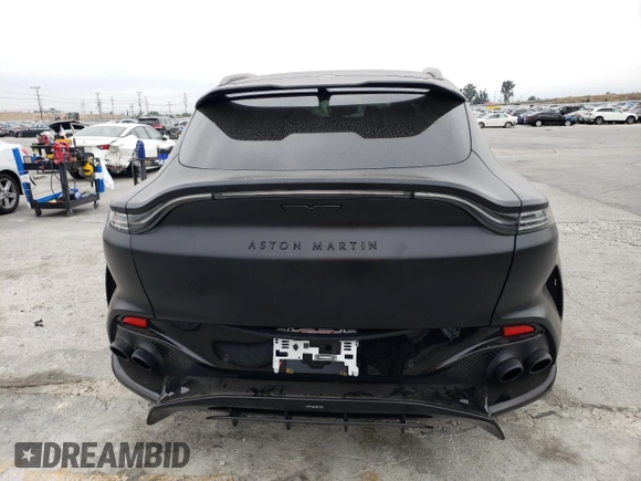 2023 Aston Martin DBX 707 z VIN SD7VUJBW2PTV06486, wystawiony jako Copart lot #55818283 z przebiegiem Nie podano mil oraz . Historia ofert i sprzedaży dostępna na DreamBid. Obrazek 6.