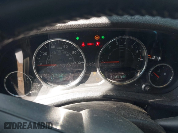 2015 Jeep Wrangler Unlimited Altitude z VIN 1C4HJWEG0FL752152, wystawiony jako IAAI lot #42311043 z przebiegiem 112 379 mil mil oraz . Historia ofert i sprzedaży dostępna na DreamBid. Obrazek 7.