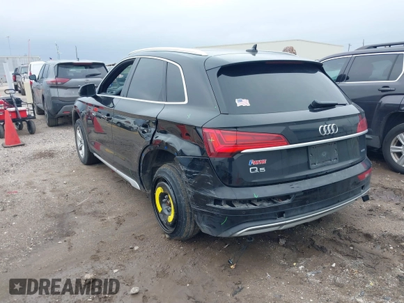 2021 Audi Q5 Premium with VIN WA1AAAFY4M2115693, listed as a IAAI auction lot 41585243 with 67,049 mi miles. Bid and sale history available at carsss.com. Image 3.