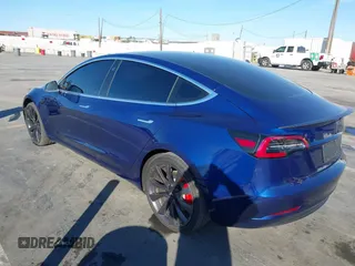 2020 Tesla Model 3 Performance z VIN 5YJ3E1ECXLF641945, wystawiony jako IAAI lot #41337826 z przebiegiem 53 336 mil mil oraz . Historia ofert i sprzedaży dostępna na DreamBid. Obrazek 3.