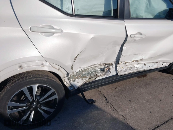 2019 Nissan Kicks S with VIN 3N1CP5CU4KL477933, listed as a IAAI auction lot 41665355 with 54,782 mi miles. Bid and sale history available at carsss.com. Image 12.