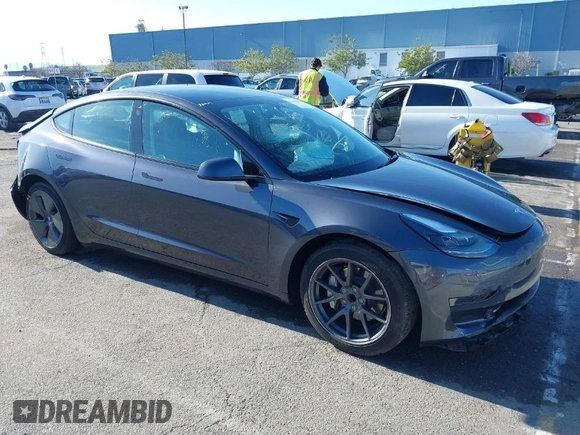 2023 Tesla Model 3 z VIN 5YJ3E1EA1PF681030, wystawiony jako IAAI lot #41545960 z przebiegiem 19 590 mil mil oraz . Historia ofert i sprzedaży dostępna na DreamBid. Obrazek 1.