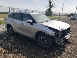 2021 Toyota Highlander XLE with VIN 5TDGZRBH0MS138927, listed as a Copart auction lot 61355215 with 54,864 mi miles and Salvage title. Bid and sale history available at DreamBid. Image 4.