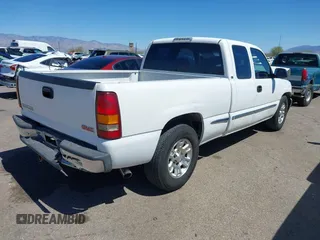 2000 GMC New Sierra 1500 SL with VIN 2GTEC19V0Y1143564, listed as a IAAI auction lot 41839246 with 203,433 mi miles. Bid and sale history available at carsss.com. Image 4.