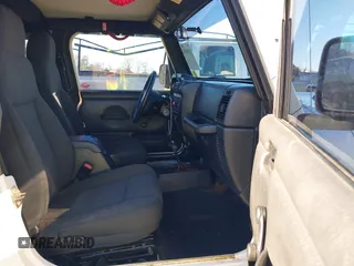 2005 Jeep Wrangler Unlimited with VIN 1J4FA44SX5P316055, listed as a IAAI auction lot 41586898 with 218,181 mi miles. Bid and sale history available at carsss.com. Image 5.
