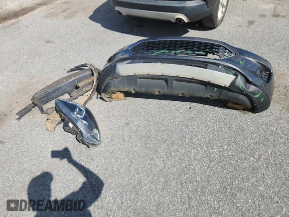 2020 Ford Escape SE z VIN 1FMCU0G6XLUA91749, wystawiony jako Copart lot #62072405 z przebiegiem 87 920 mil mil oraz Szkoda całkowita • Salvage title. Historia ofert i sprzedaży dostępna na DreamBid. Obrazek 13.
