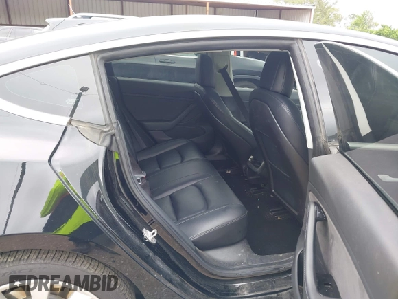 2018 Tesla Model 3 Long Range Battery z VIN 5YJ3E1EB3JF186733, wystawiony jako IAAI lot #42093891 z przebiegiem 102 435 mil mil oraz . Historia ofert i sprzedaży dostępna na DreamBid. Obrazek 8.