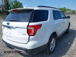 2017 Ford Explorer XLT z VIN 1FM5K8D81HGB28258, wystawiony jako IAAI lot #42613757 z przebiegiem 89 694 mil mil oraz . Historia ofert i sprzedaży dostępna na DreamBid. Obrazek 4.