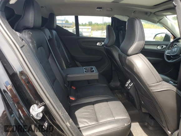 2023 Volvo XC40 Plus Dark Theme with VIN YV4L12UW6P2004151, listed as a Copart auction lot 56664765 with 9,335 mi miles and Salvage title. Bid and sale history available at DreamBid. Image 11.