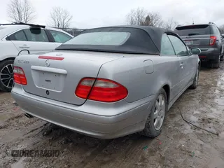 2003 Mercedes-Benz CLK 320 z VIN WDBLK65G33T141954, wystawiony jako IAAI lot #41676472 z przebiegiem 68 041 mil mil oraz . Historia ofert i sprzedaży dostępna na DreamBid. Obrazek 4.