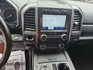 2021 Ford Expedition XLT z VIN 1FMJU1HTXMEA37462, wystawiony jako IAAI lot #42182861 z przebiegiem 115 105 mil mil oraz . Historia ofert i sprzedaży dostępna na DreamBid. Obrazek 1.