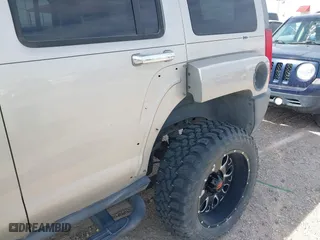 2008 Hummer H3 SUV with VIN 5GTEN13EX88178573, listed as a IAAI auction lot 42058752 with 122,114 mi miles. Bid and sale history available at carsss.com. Image 6.