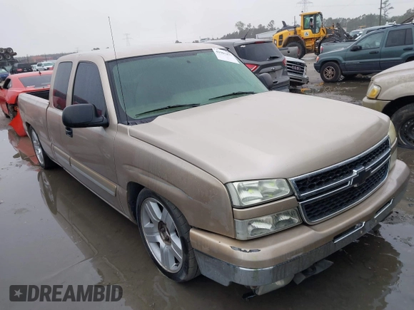 2006 Chevrolet Silverado 1500 LT1 with VIN 2GCEC19Z361305574, listed as a IAAI auction lot 41907637 with 201,973 mi miles. Bid and sale history available at carsss.com. Image 1.